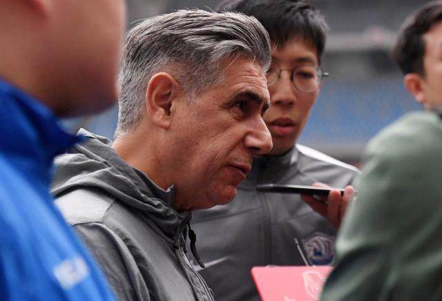 天天盈球下载-雄狮醒了？沧州近五轮首胜 被质疑外援成靠谱前锋？